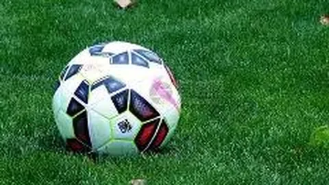 “你是否体验过此投篮游戏？失误后惨遭队友团砸篮球！”